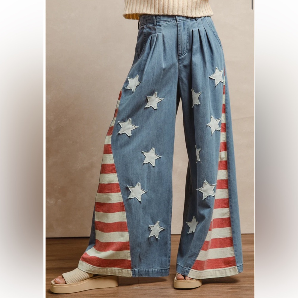 102. Stars/stripes wide leg themed Jean